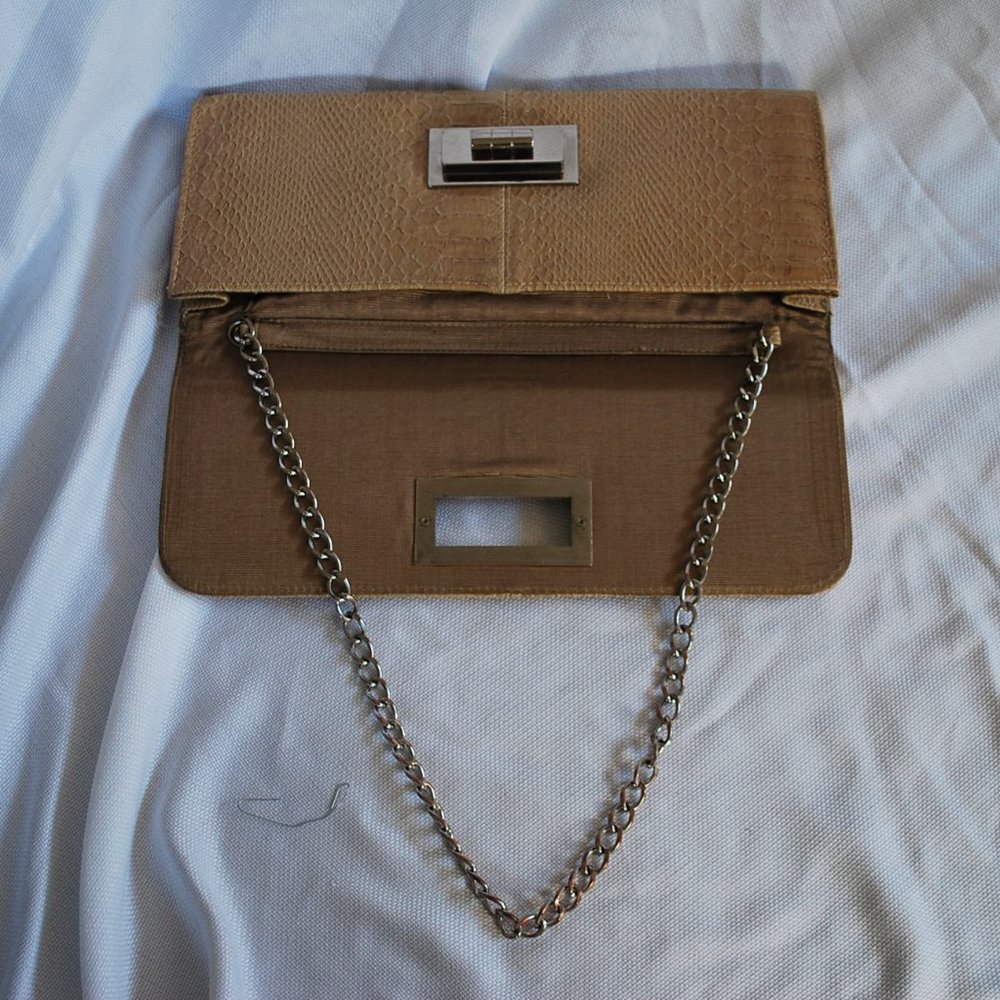 Alligator handbag. vintage, beige in color.  Made By "b boy" handbags